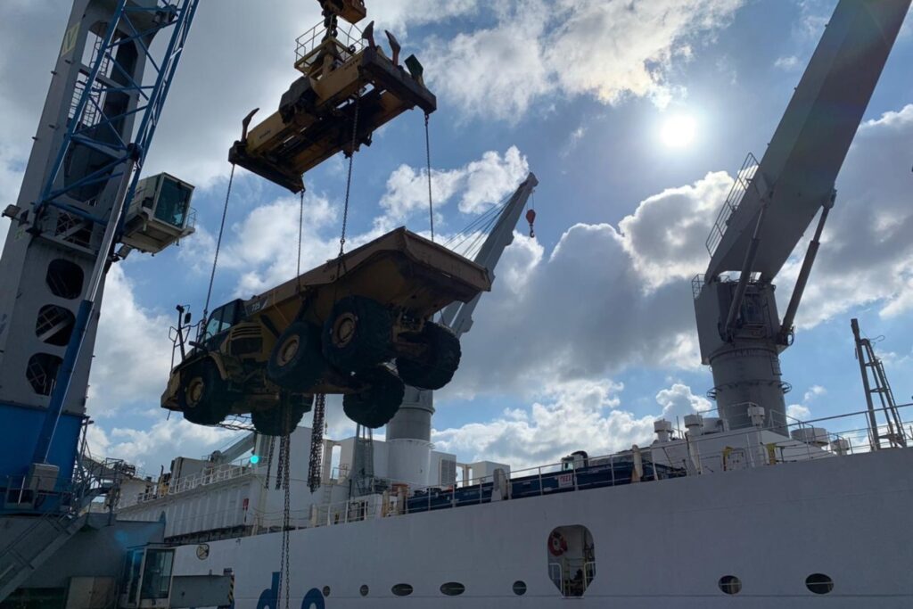 How Do Logistics Companies in Dammam Handle Breakbulk Cargo