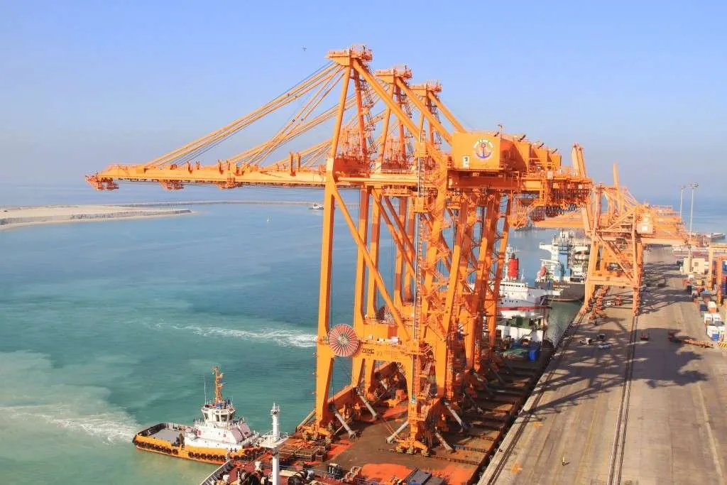 Remote-control-quay-cranes-arrive-in-Dammam-1024x683